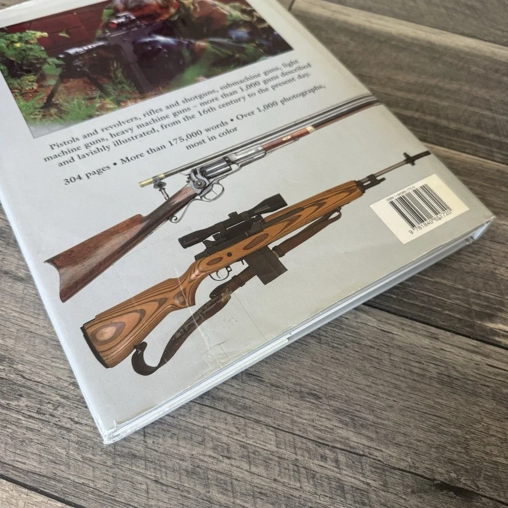 The Illustrated Directory of Guns:‎ A Collector's Guide Over 2000 Firearms 2007